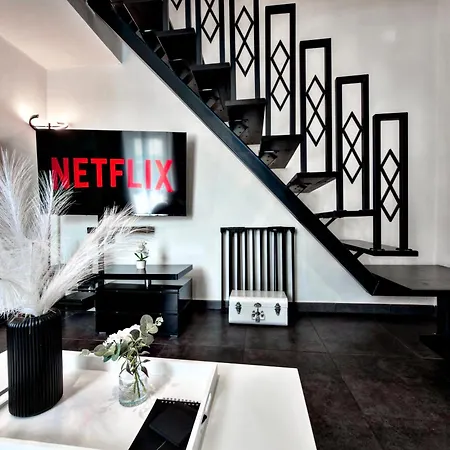 U Casone, B&w Modern Apartment, Spa, Wifi, Air-conditioning, Free Parking, Decreasing Prices Aghione