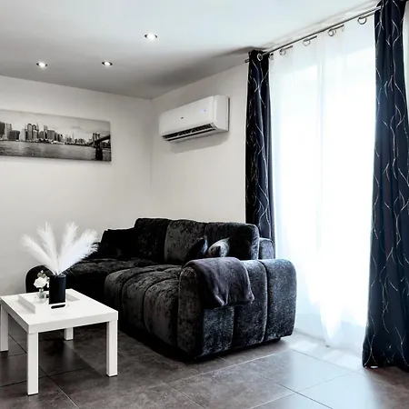U Casone, B&w Modern Apartment, Spa, Wifi, Air-conditioning, Free Parking, Decreasing Prices * Aghione