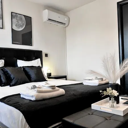 דירה U Casone, B&w Modern Apartment, Spa, Wifi, Air-conditioning, Free Parking, Decreasing Prices Aghione
