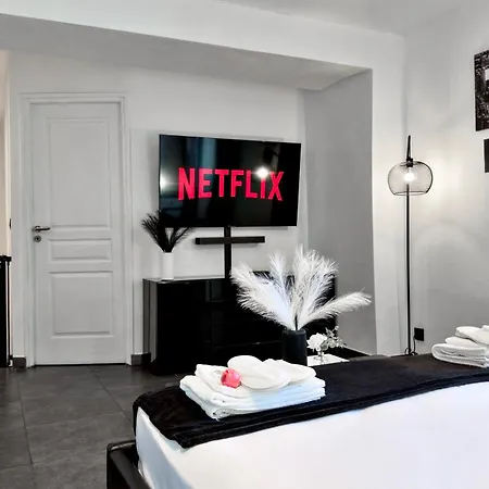 דירה U Casone, B&w Modern Apartment, Spa, Wifi, Air-conditioning, Free Parking, Decreasing Prices *