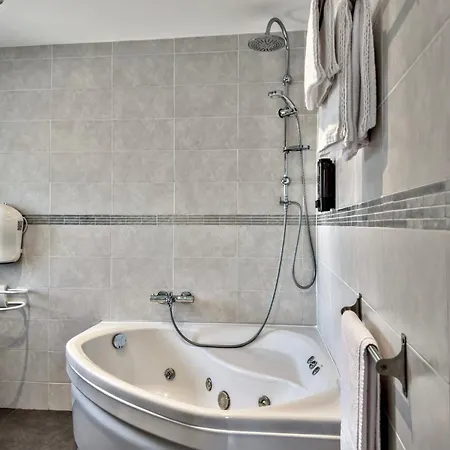 דירה U Casone, B&w Modern Apartment, Spa, Wifi, Air-conditioning, Free Parking, Decreasing Prices