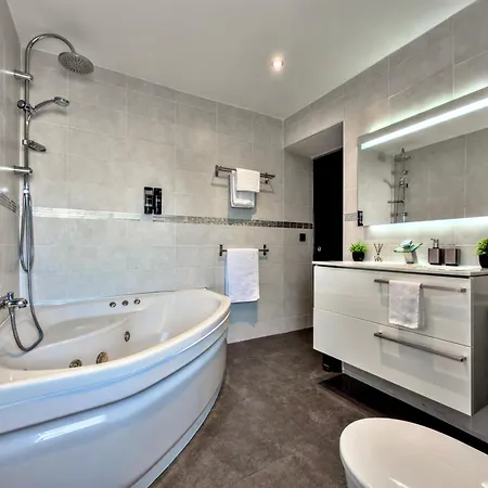 U Casone, B&w Modern Apartment, Spa, Wifi, Air-conditioning, Free Parking, Decreasing Prices דירה Aghione