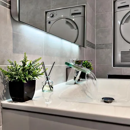 U Casone, B&w Modern Apartment, Spa, Wifi, Air-conditioning, Free Parking, Decreasing Prices דירה *