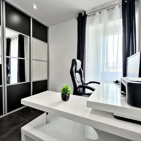 U Casone, B&w Modern Apartment, Spa, Wifi, Air-conditioning, Free Parking, Decreasing Prices דירה Aghione