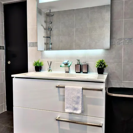 דירה U Casone, B&w Modern Apartment, Spa, Wifi, Air-conditioning, Free Parking, Decreasing Prices