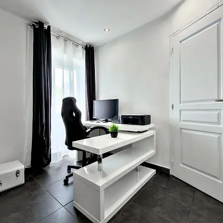 דירה U Casone, B&w Modern Apartment, Spa, Wifi, Air-conditioning, Free Parking, Decreasing Prices *
