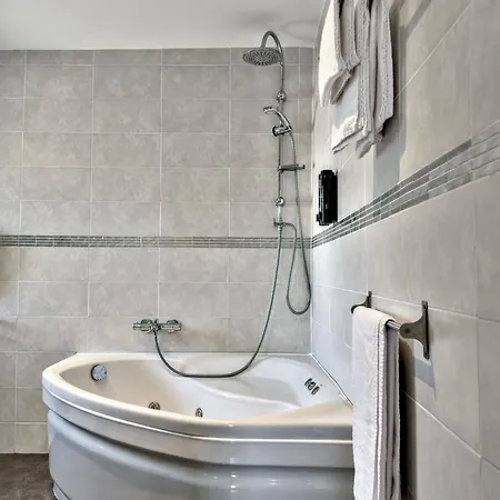 U Casone, B&w Modern Apartment, Spa, Wifi, Air-conditioning, Free Parking, Decreasing Prices
