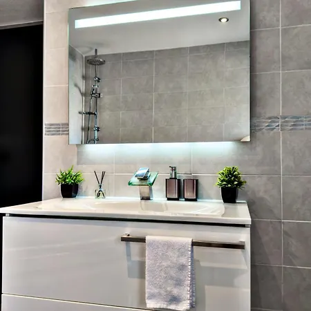 U Casone, B&w Modern Apartment, Spa, Wifi, Air-conditioning, Free Parking, Decreasing Prices דירה