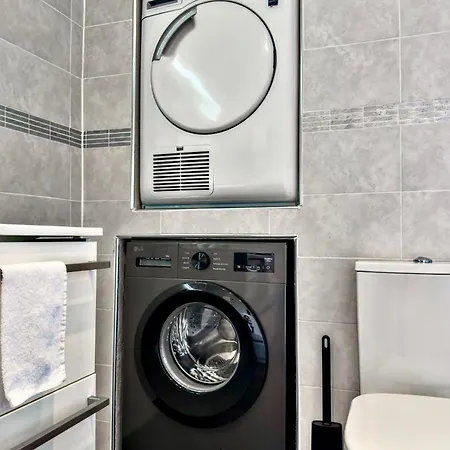 דירה U Casone, B&w Modern Apartment, Spa, Wifi, Air-conditioning, Free Parking, Decreasing Prices Aghione